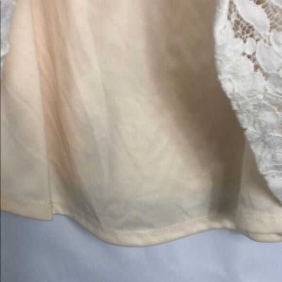 Sienna Sky Lace Mock-Neck Sleeveless Top New Cond. - Picture 5 of 7